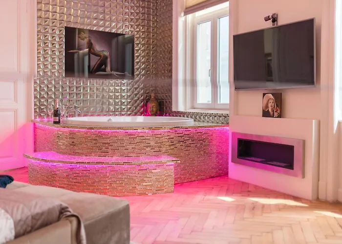 Budapest Eye Presidential With Jacuzzi & Sauna